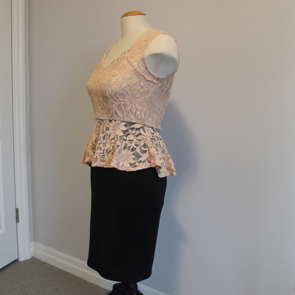 Lace peplum dress - Picture 3 of 4